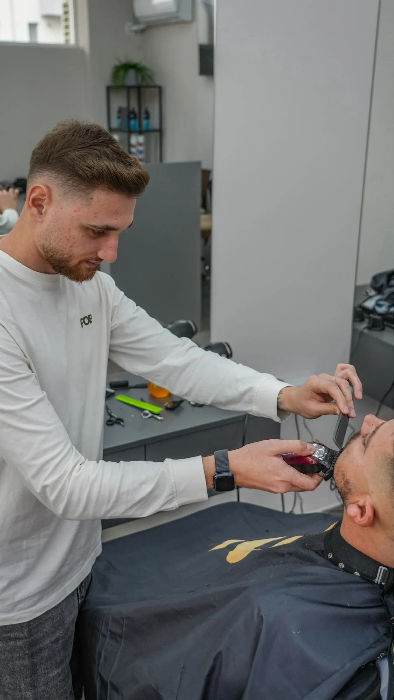Contur de barbă cu trimmerul la R|B Barbershop